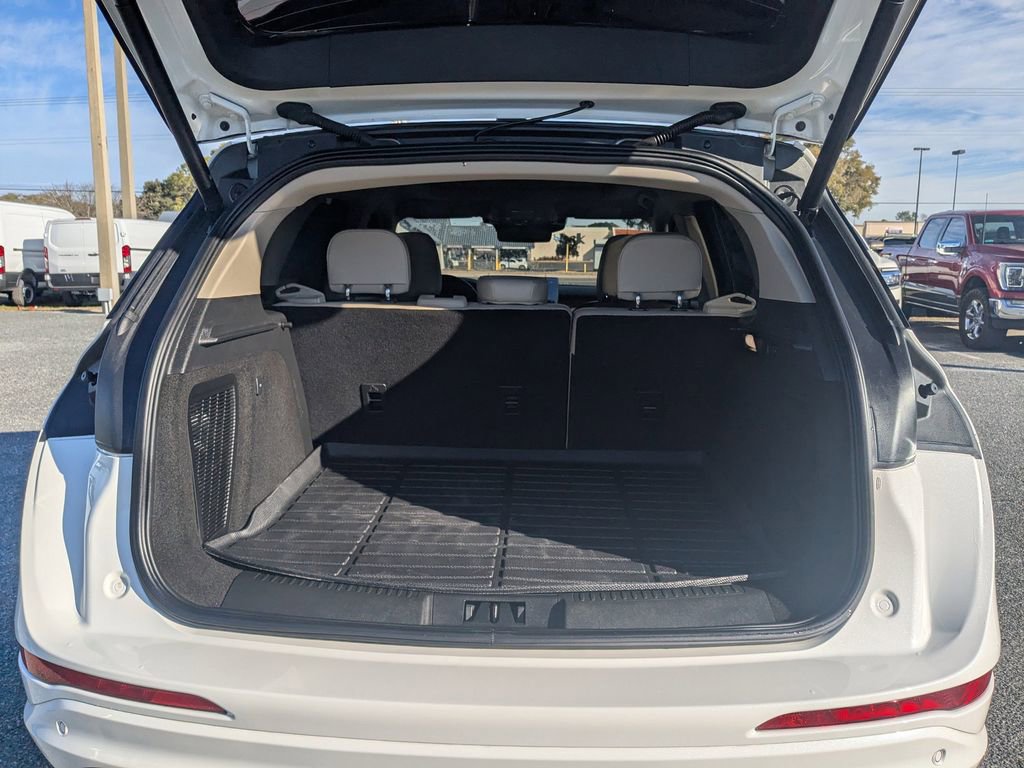 Used 2025 Lincoln Corsair Reserve w/ Jet Appearance Package image 11