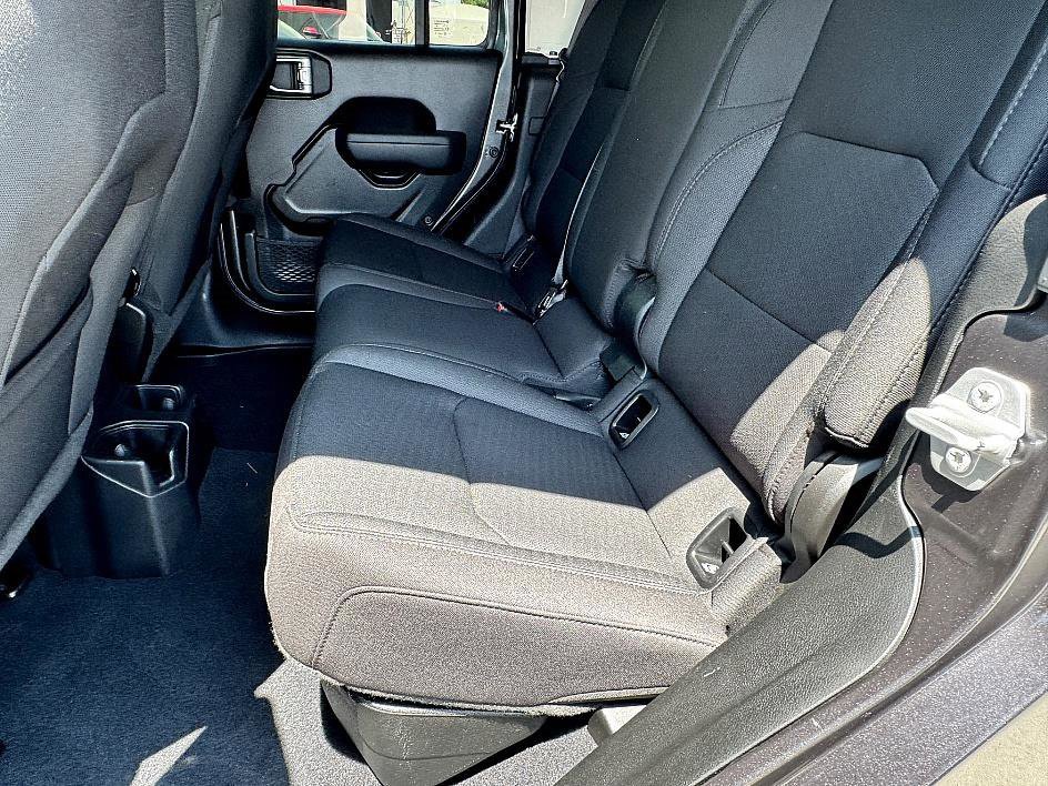 Used 2022 Jeep Gladiator Sport image 33
