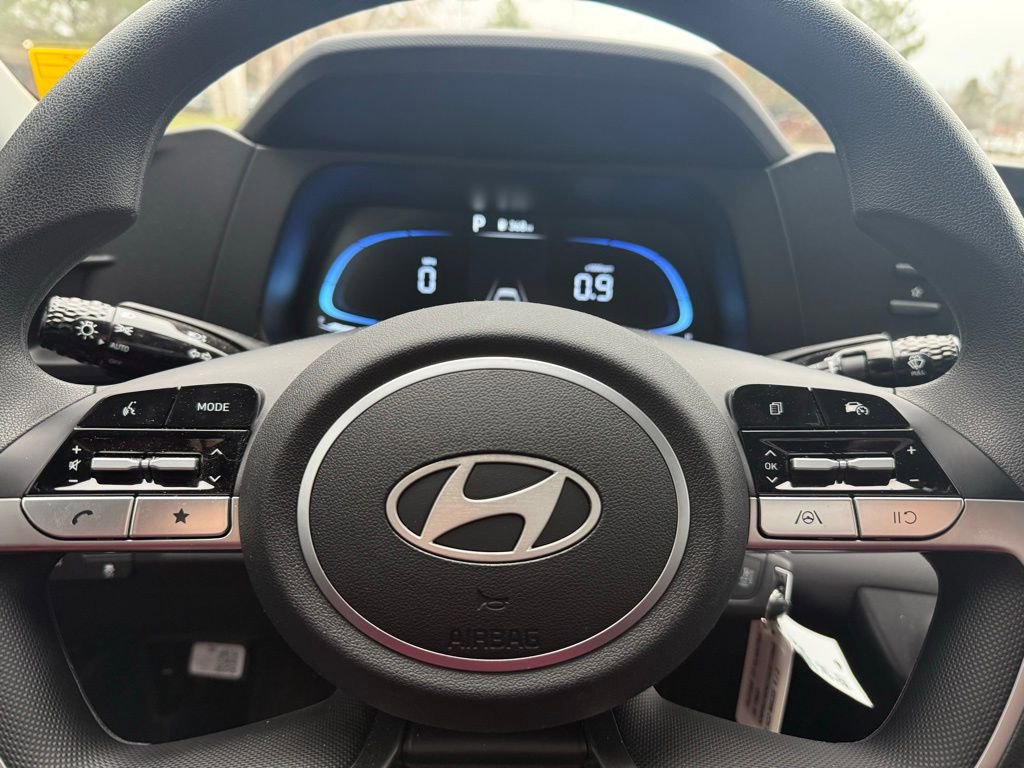 Used 2025 Hyundai Elantra SE image 10