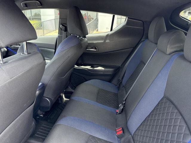 Used 2022 Toyota C-HR XLE FWD image 5
