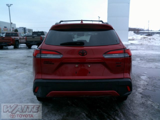 Used 2023 Toyota Corolla Cross XLE image 3
