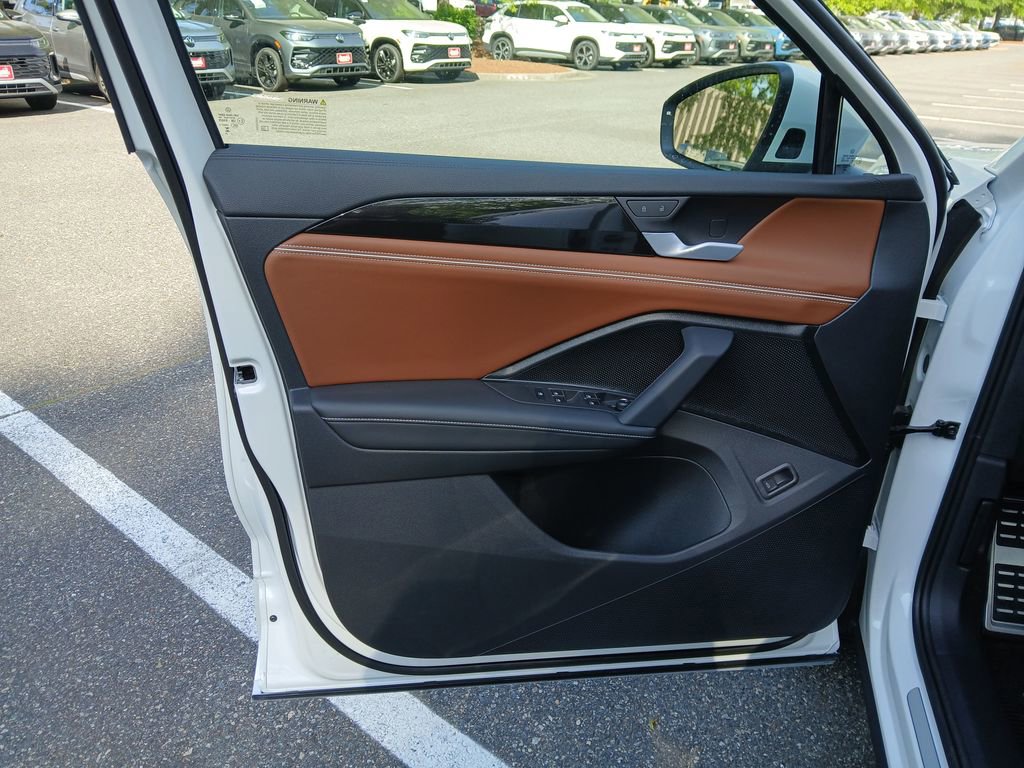 New 2026 Volkswagen Tiguan SEL R-Line image 10