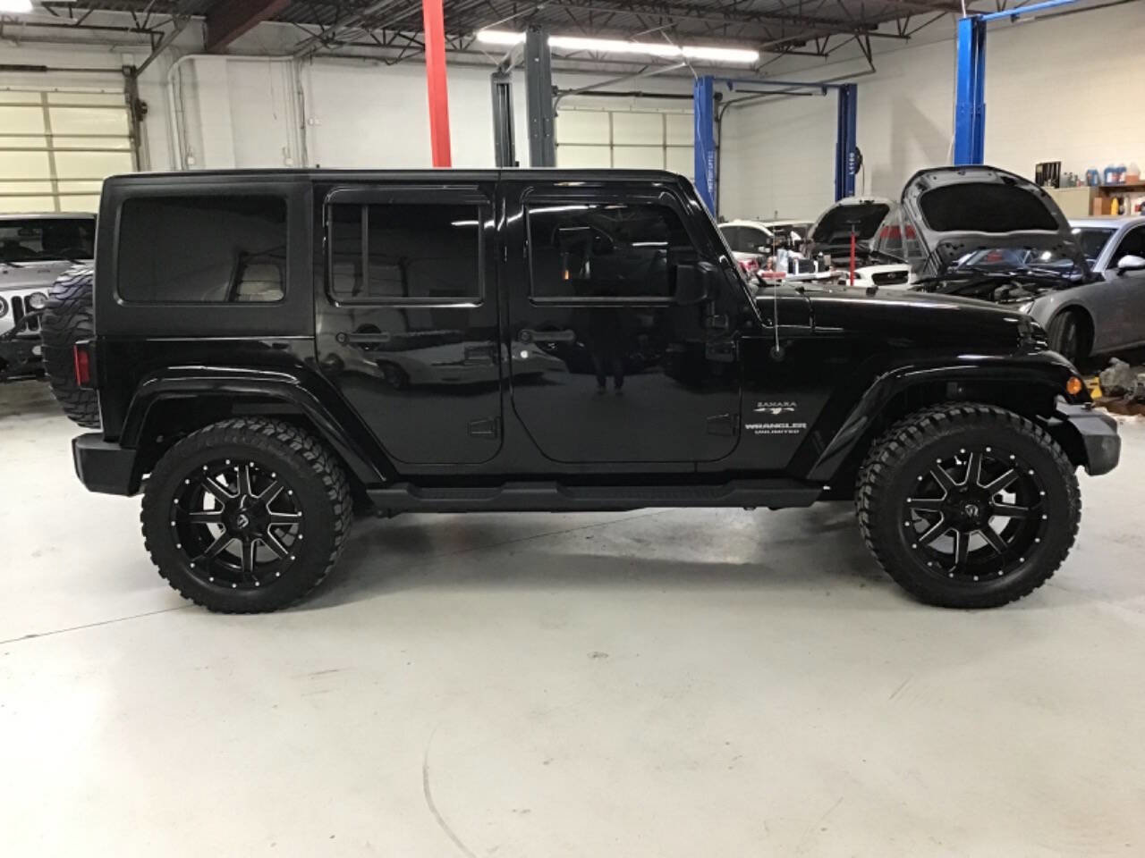 Used 2017 Jeep Wrangler Unlimited Sahara w/ Connectivity Group image 4