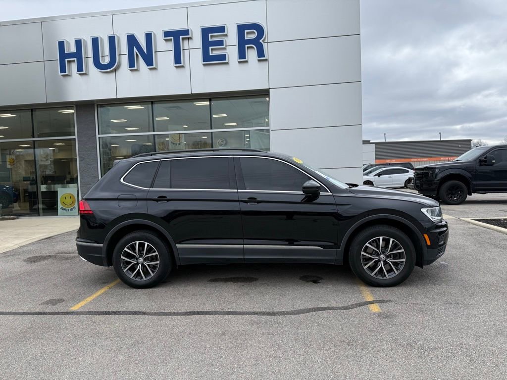 Used 2020 Volkswagen Tiguan SE w/ Panoramic Sunroof Package image 37