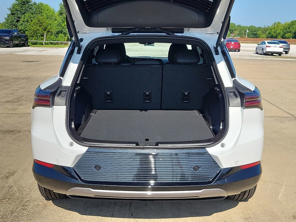 New 2025 Chevrolet Equinox EV LT image 9