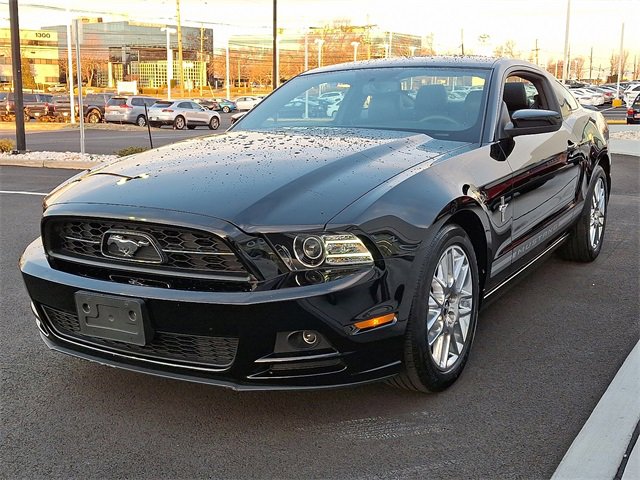 Used 2013 Ford Mustang Premium image 4