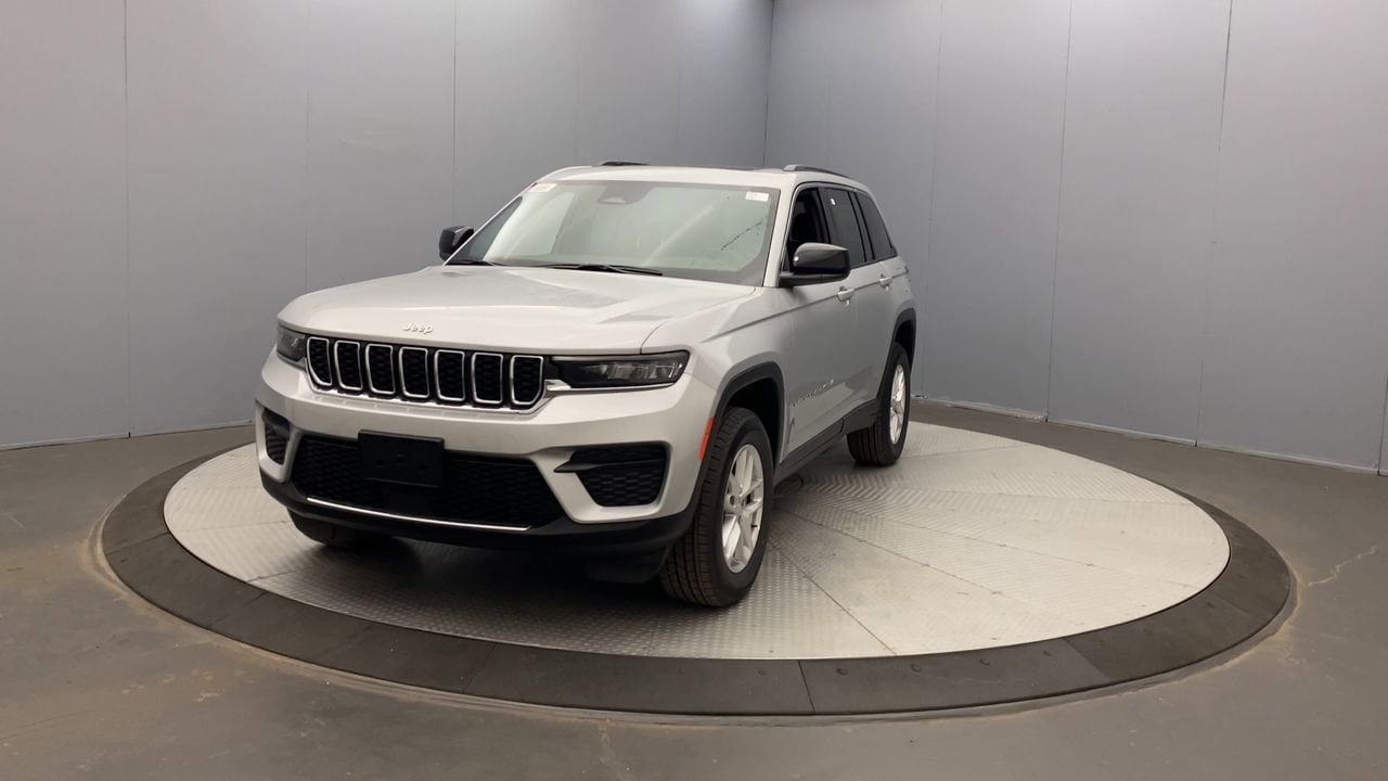 New 2025 Jeep Grand Cherokee Laredo X w/ Luxury Tech Group I AWD/4WD image 8