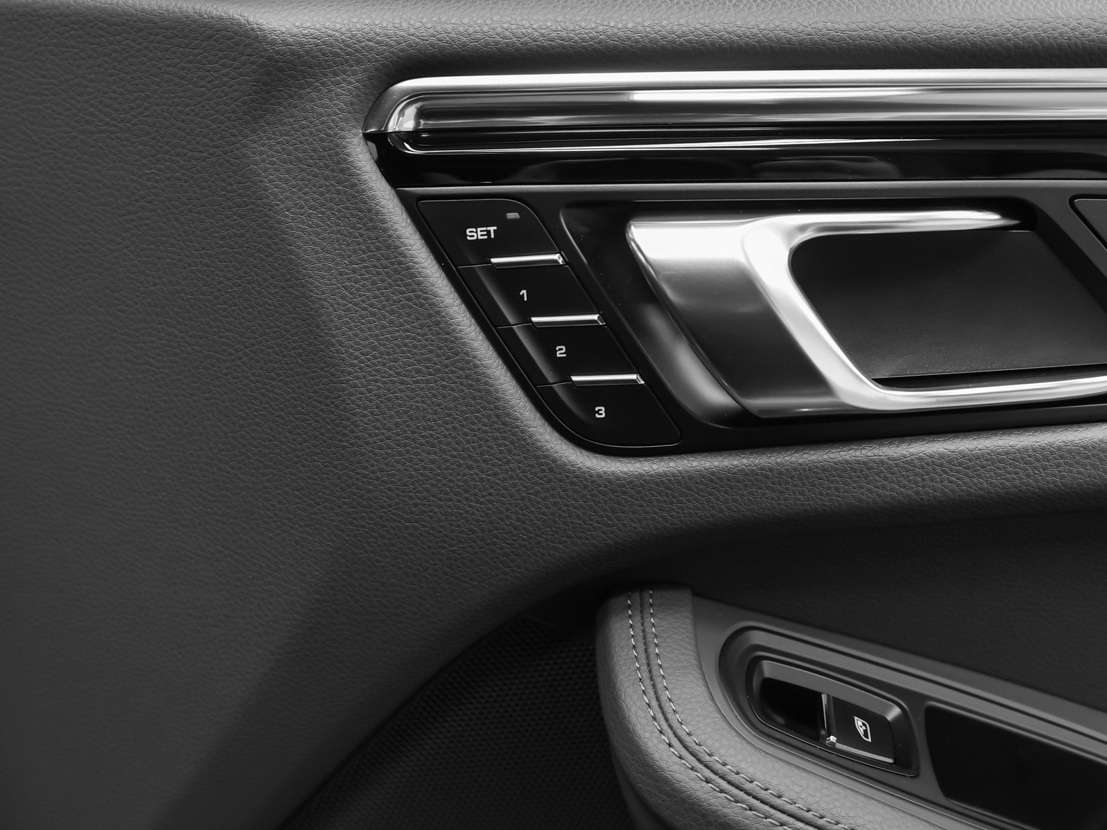 Used 2025 Porsche Macan image 20