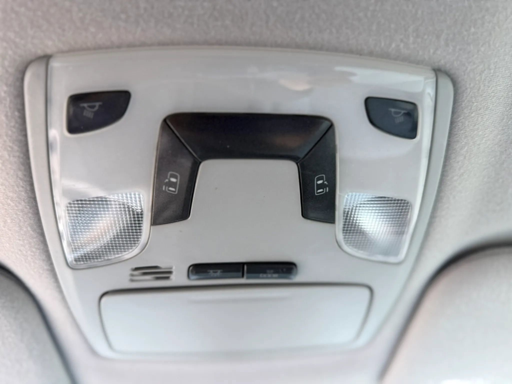 Used 2011 Toyota Sienna LE w/ Towing Pkg FWD image 22