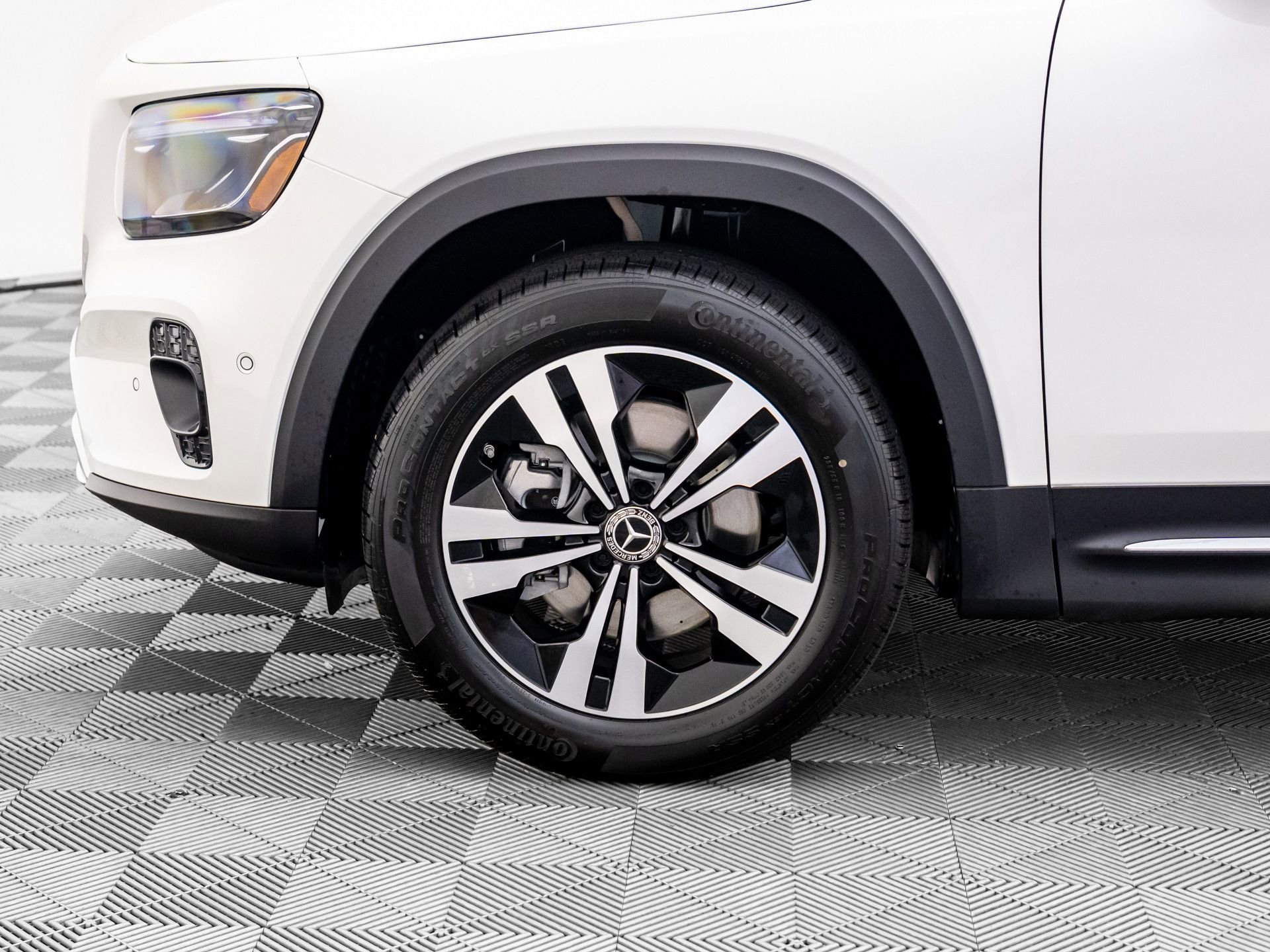 Certified 2025 Mercedes-Benz GLB 250 4MATIC image 33