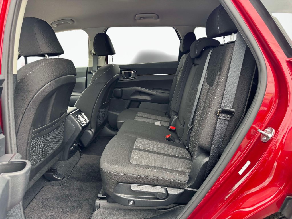 Certified 2023 Kia Sorento LX AWD/4WD image 11