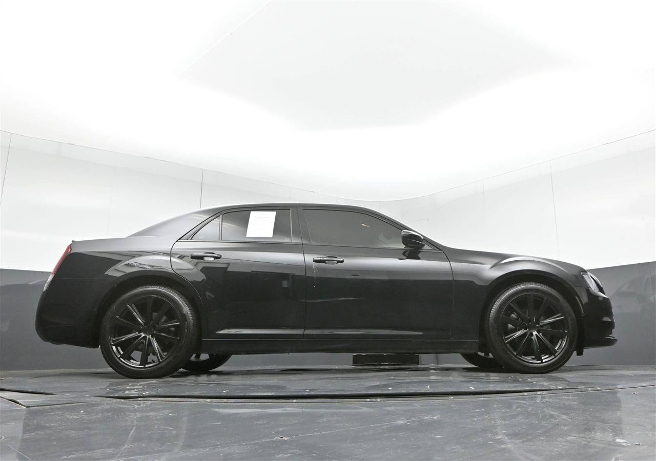 Used 2021 Chrysler 300 Touring w/ Sport Appearance Package RWD image 32