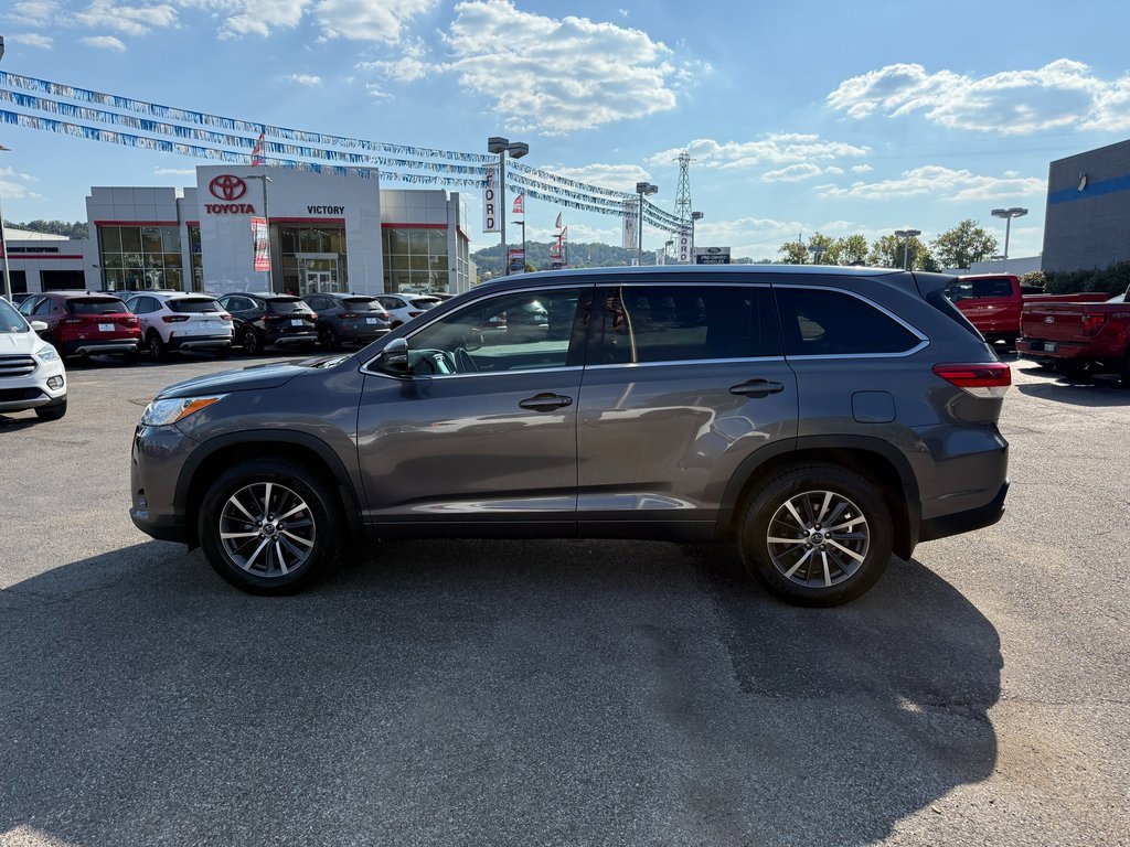 Used 2017 Toyota Highlander XLE image 6