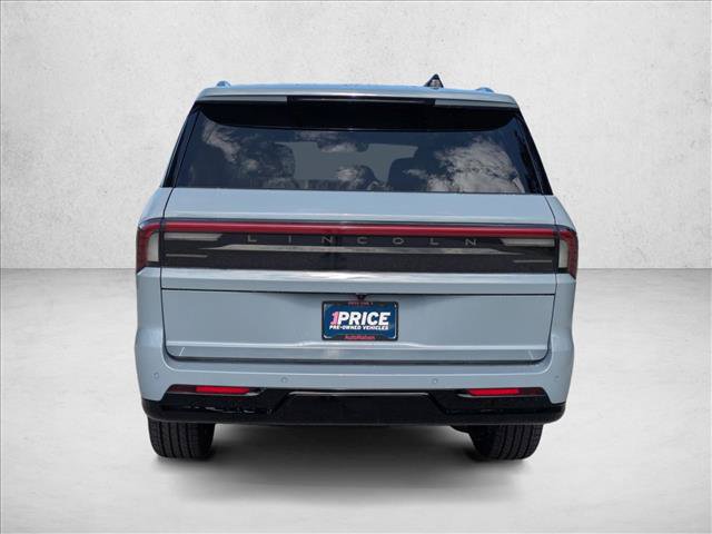 Used 2025 Lincoln Navigator Reserve AWD/4WD image 7
