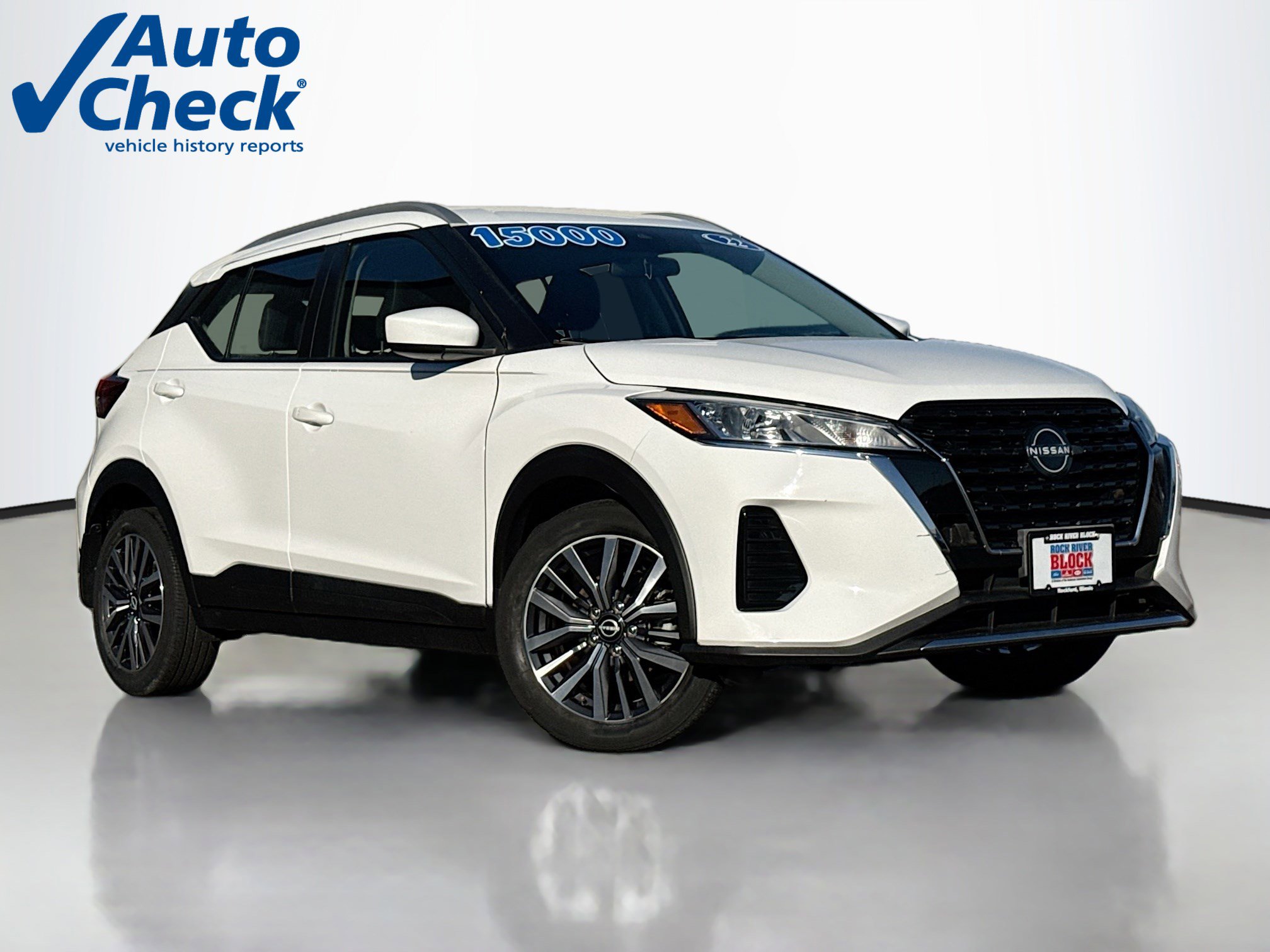 Used 2022 Nissan Kicks SV image 1