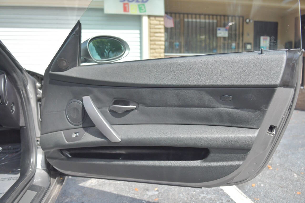 Used 2005 BMW Z4 2.5i image 29