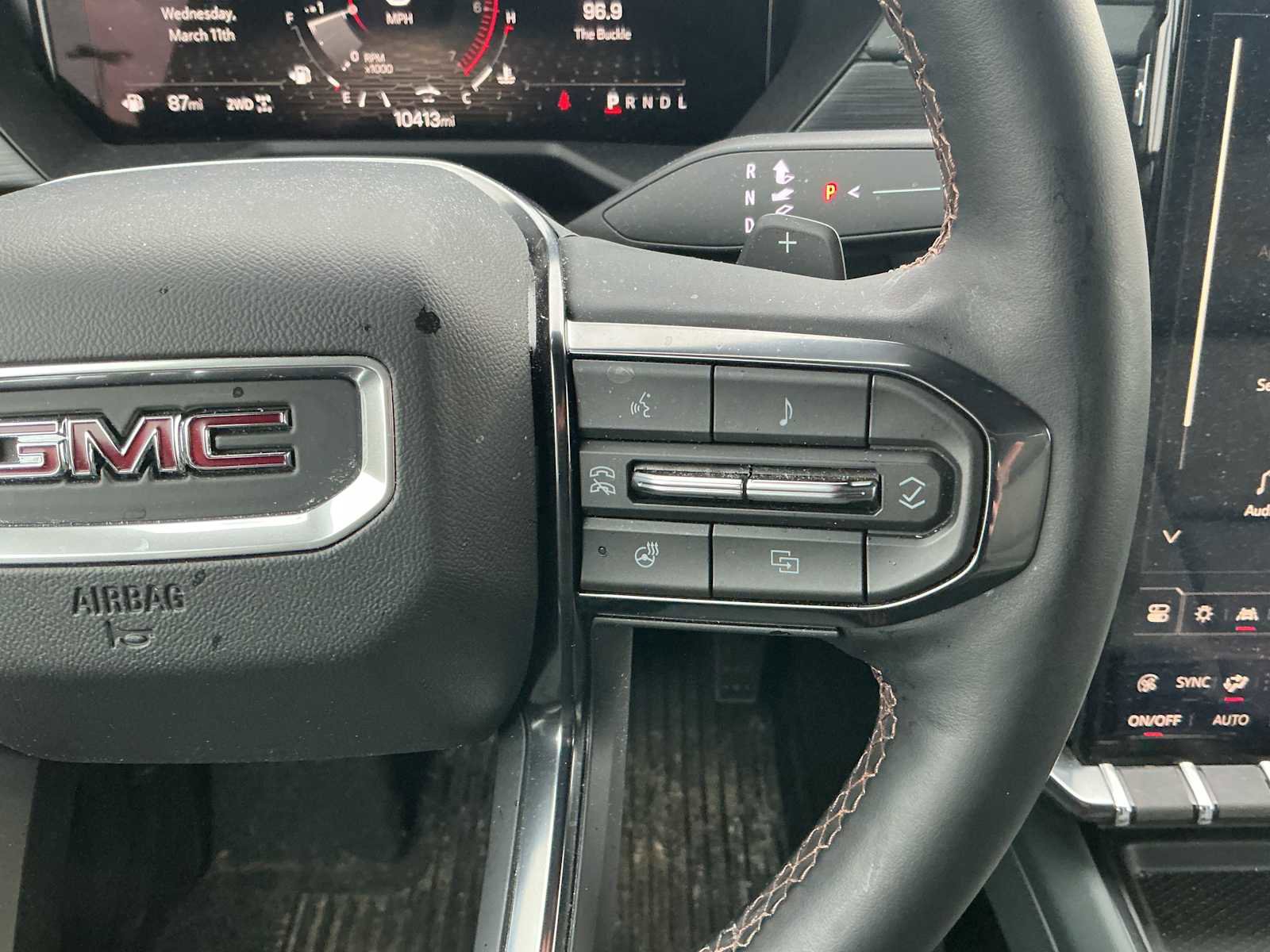 Used 2024 GMC Acadia AT4 w/ Luxury Package image 11