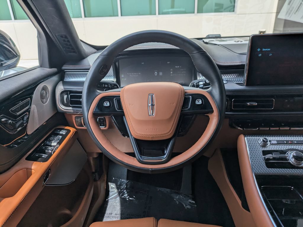 Certified 2024 Lincoln Aviator Black Label w/ Dynamic Handling Package AWD/4WD image 17