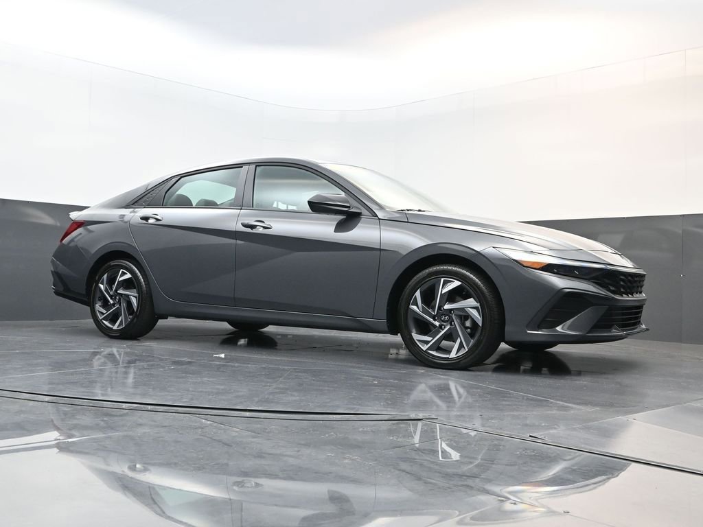 Certified 2025 Hyundai Elantra SEL image 21