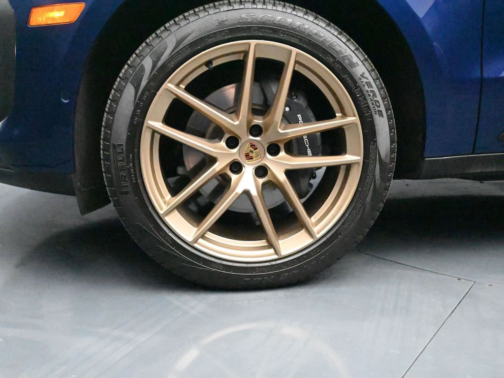 Used 2025 Porsche Macan image 15