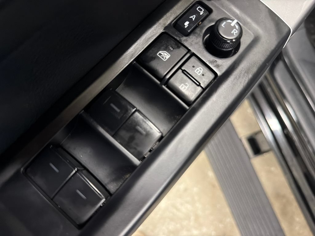 Used 2023 Toyota Tundra Platinum AWD/4WD image 18