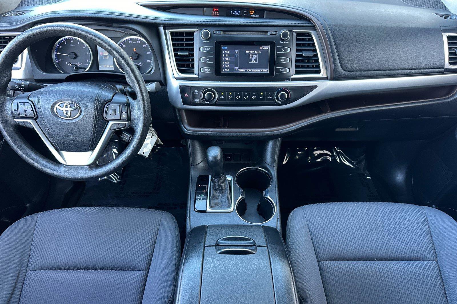 Used 2018 Toyota Highlander LE w/ Carpet Mat Package (TMS) image 12