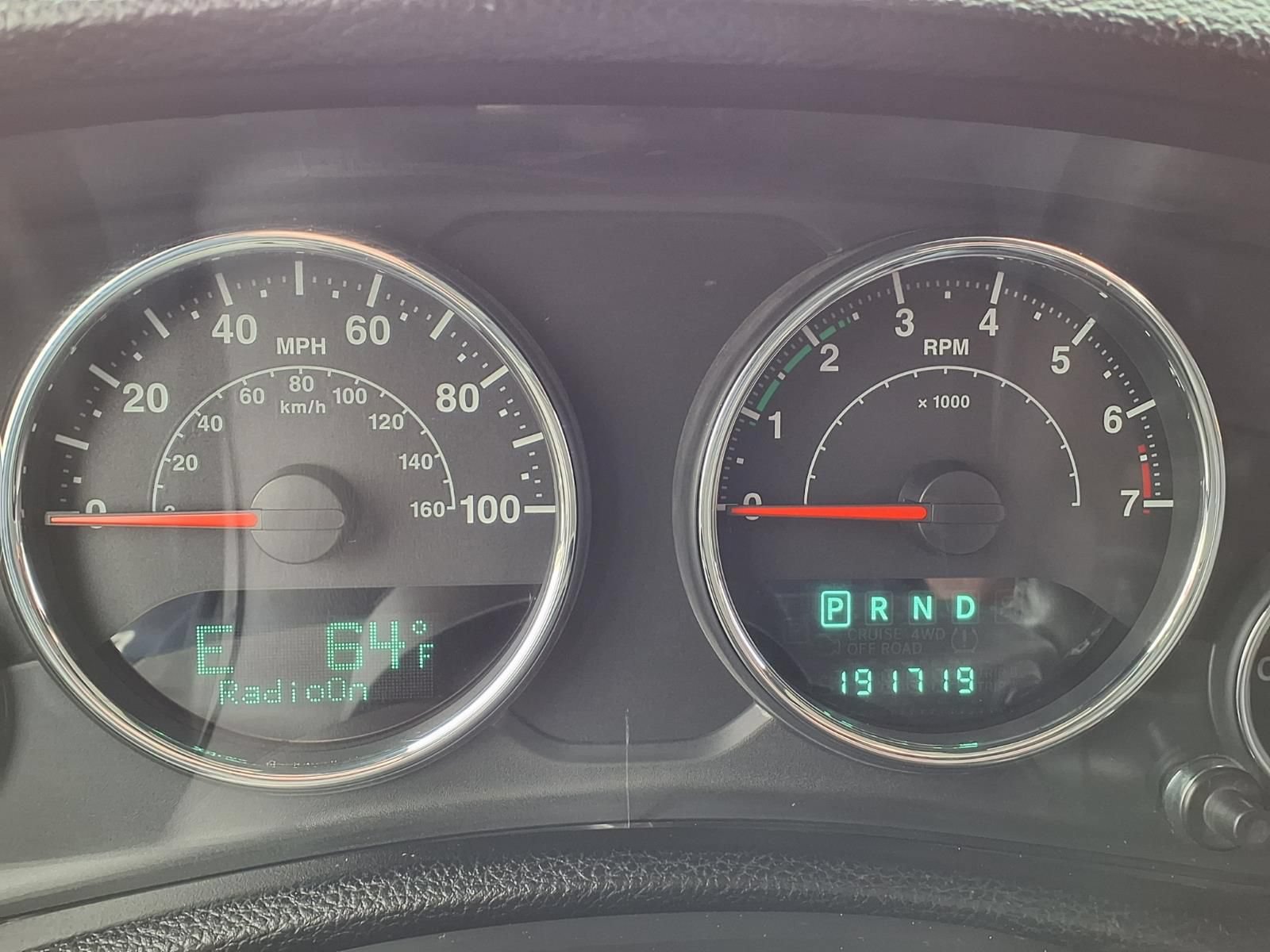 Used 2013 Jeep Wrangler Unlimited Sahara w/ Connectivity Group AWD/4WD image 17