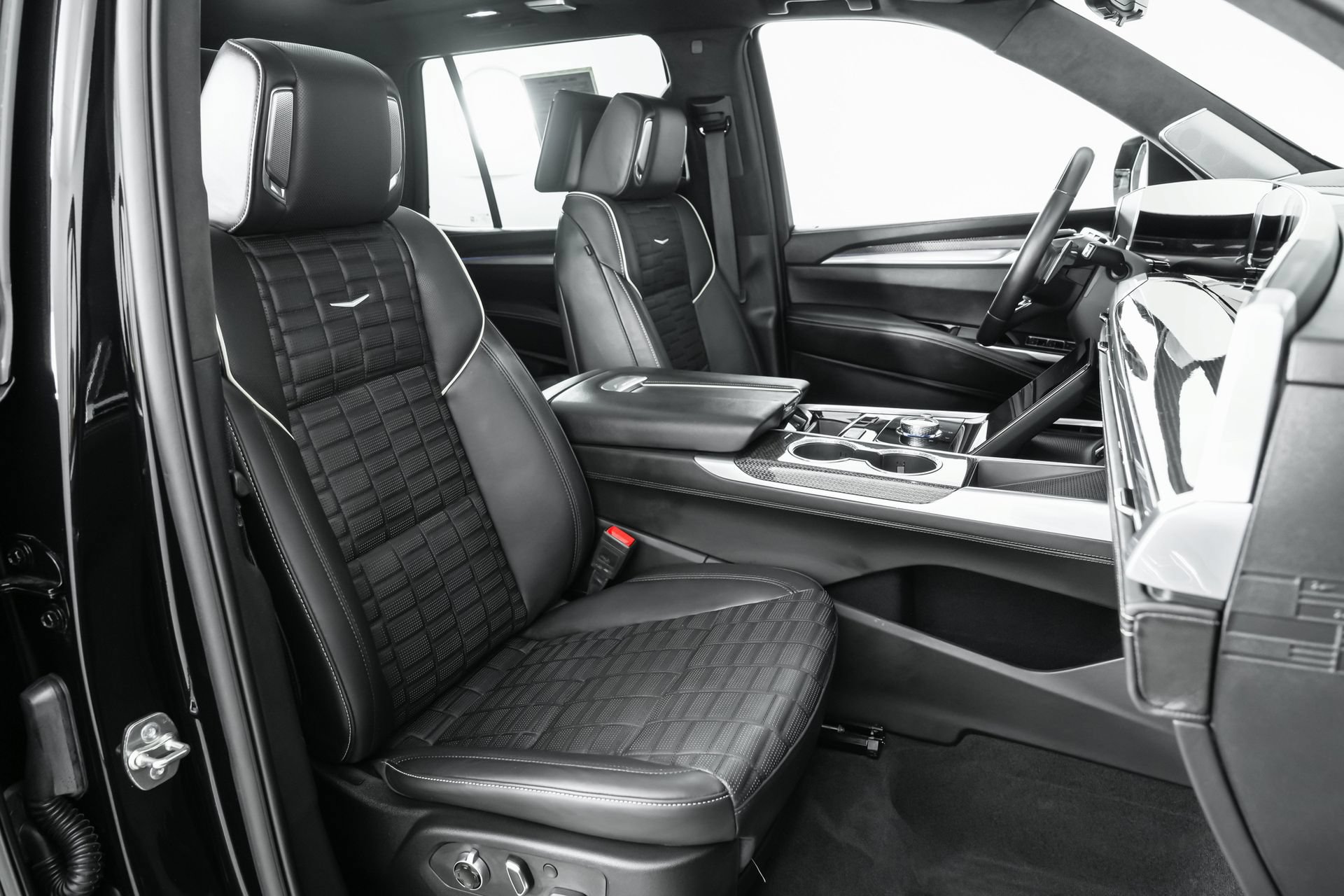 Used 2025 Cadillac Escalade V w/ LPO, Floor Liner Package AWD/4WD image 19