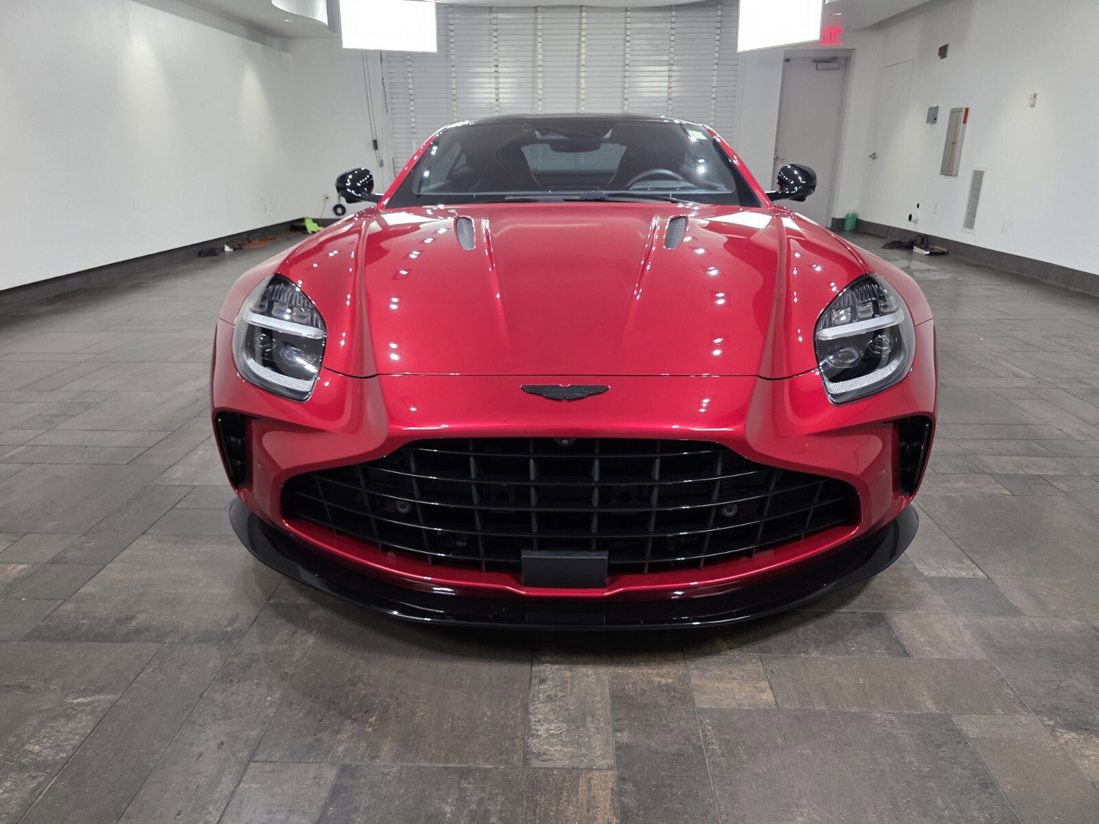 Used 2025 Aston Martin V8 Vantage Coupe image 7