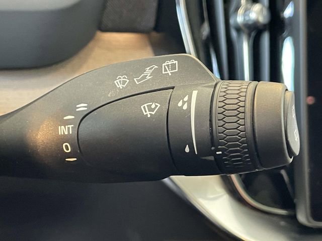 Used 2025 Volvo XC90 B6 Plus image 24