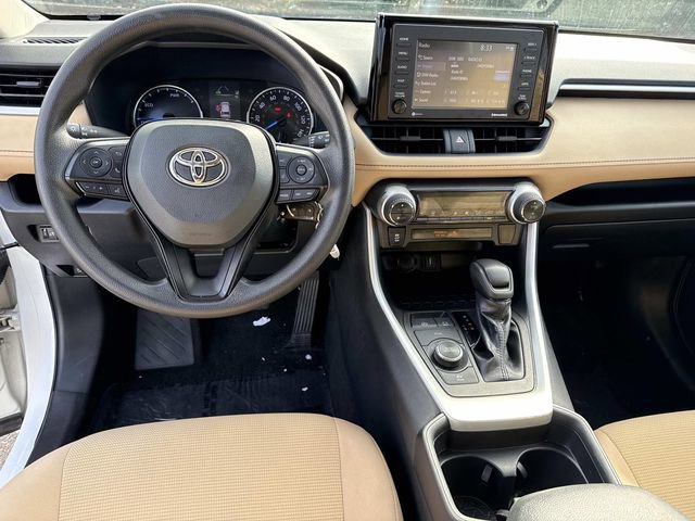 Used 2021 Toyota RAV4 LE image 17