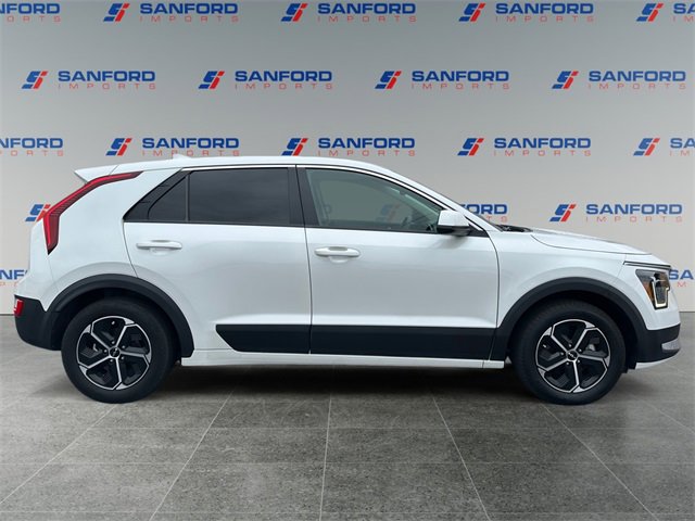 Used 2023 Kia Niro LX image 6