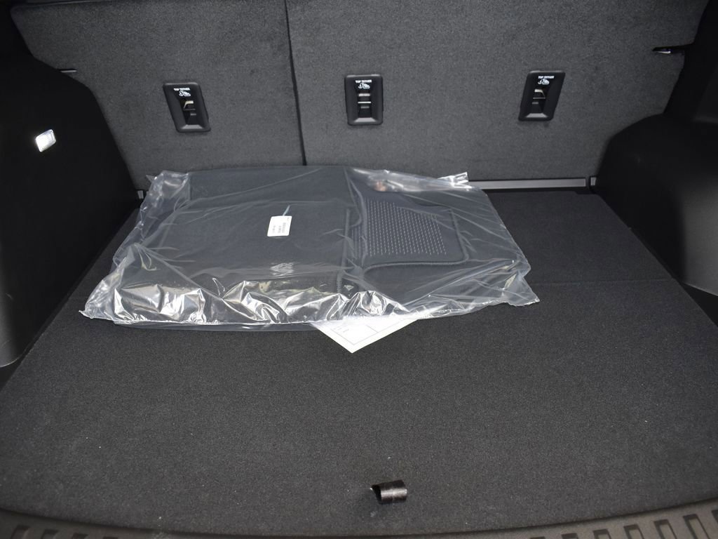 New 2026 Chevrolet Equinox ACTIV w/ Convenience Package III AWD/4WD image 20