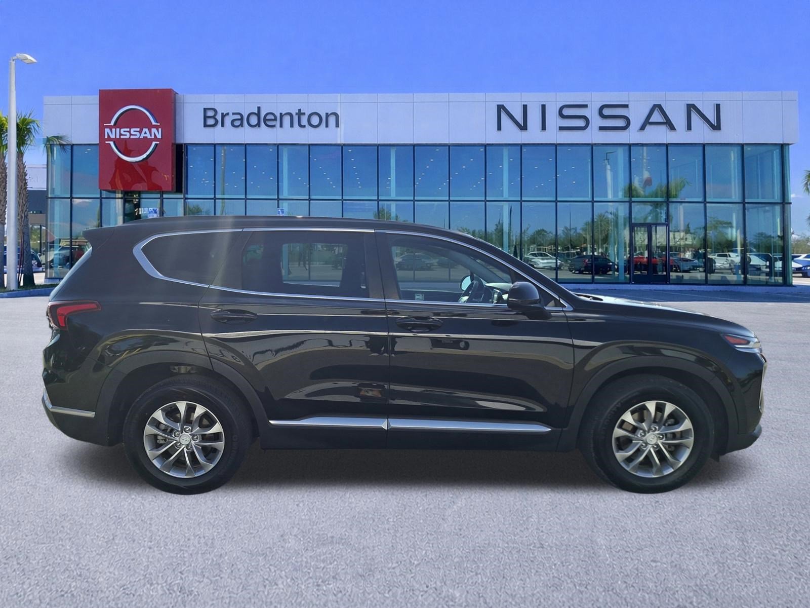 Used 2020 Hyundai Santa Fe SE AWD/4WD image 4
