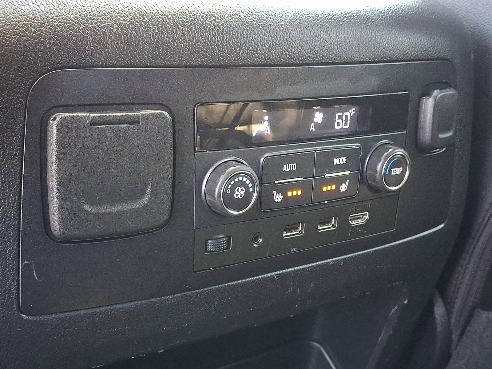 Used 2019 GMC Yukon SLT w/ Graphite Performance Edition image 12