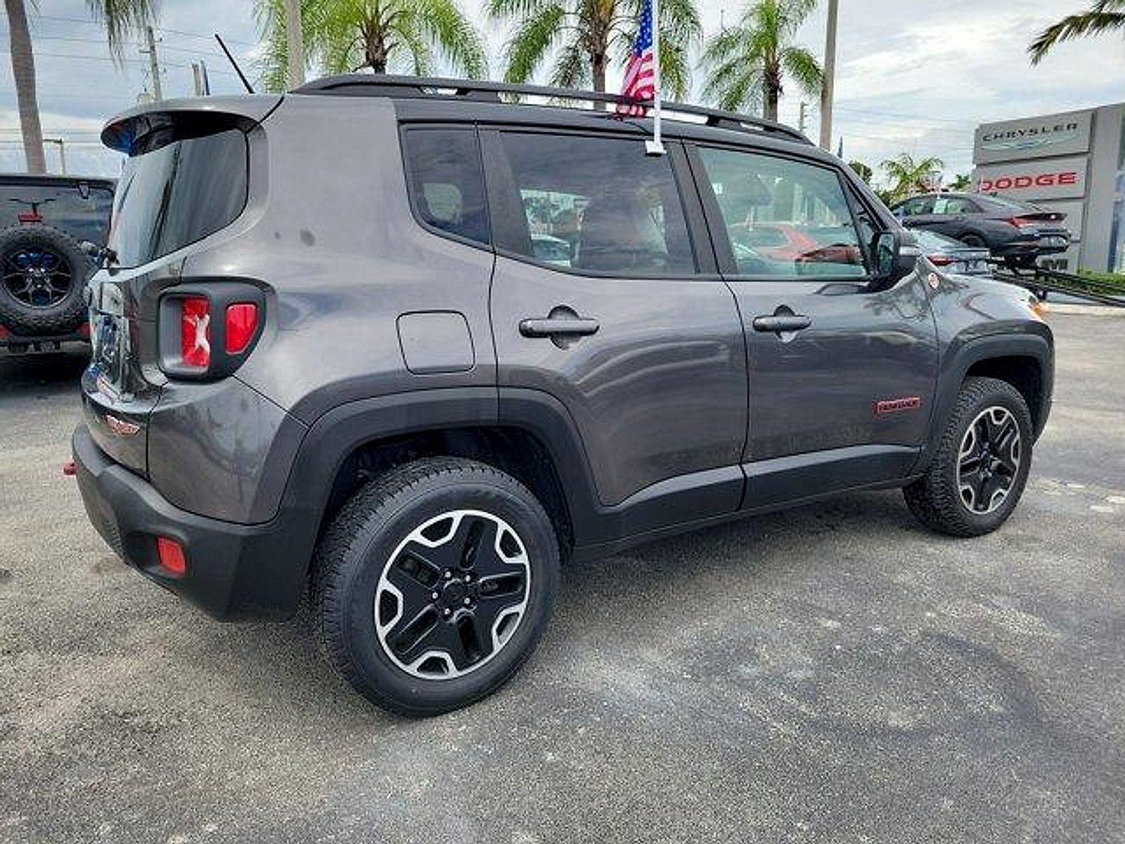 Certified 2017 Jeep Renegade Trailhawk AWD/4WD image 7