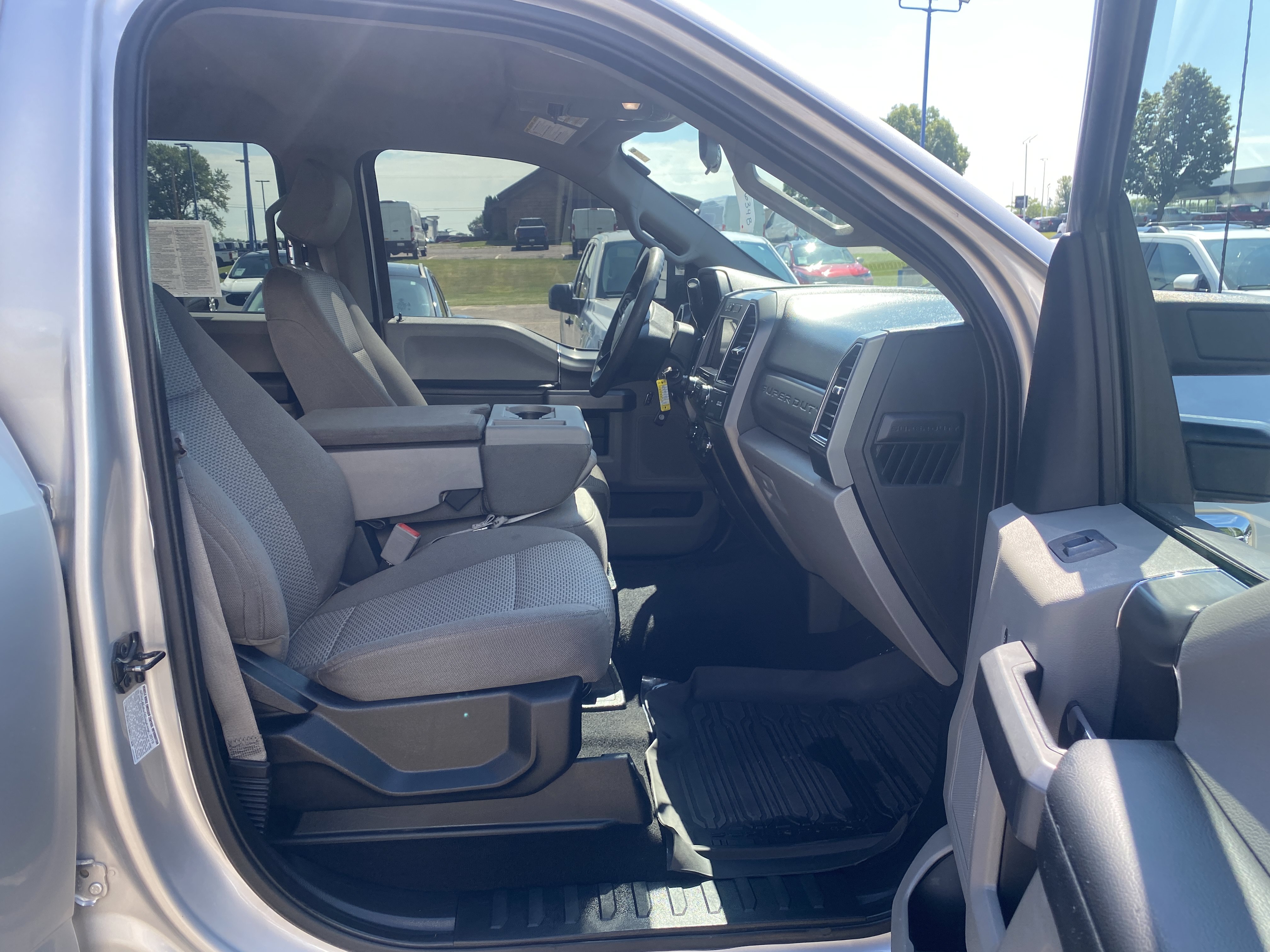 Used 2019 Ford F350 XLT w/ XLT Premium Package AWD/4WD image 13