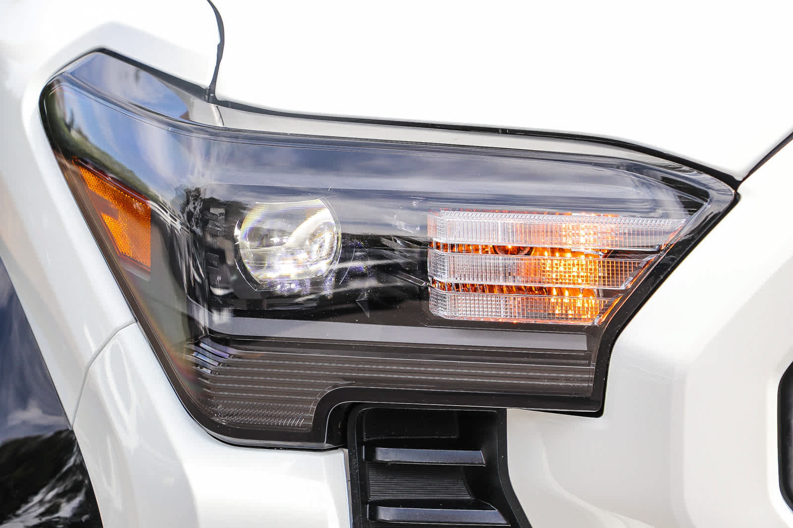 Used 2025 Toyota Tacoma SR5 AWD/4WD image 4