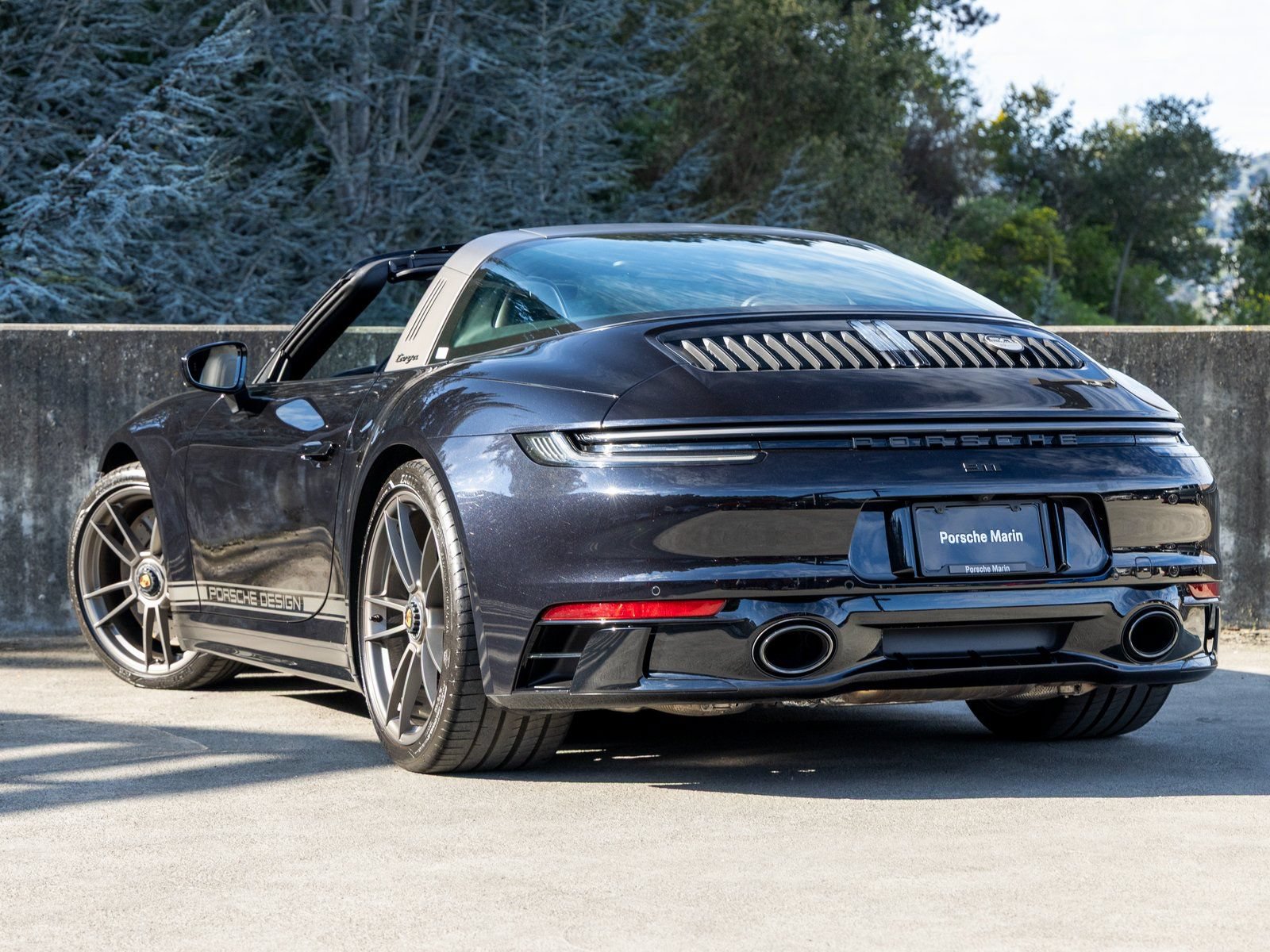 Certified 2022 Porsche 911 50th Anniversary Edition AWD/4WD image 3