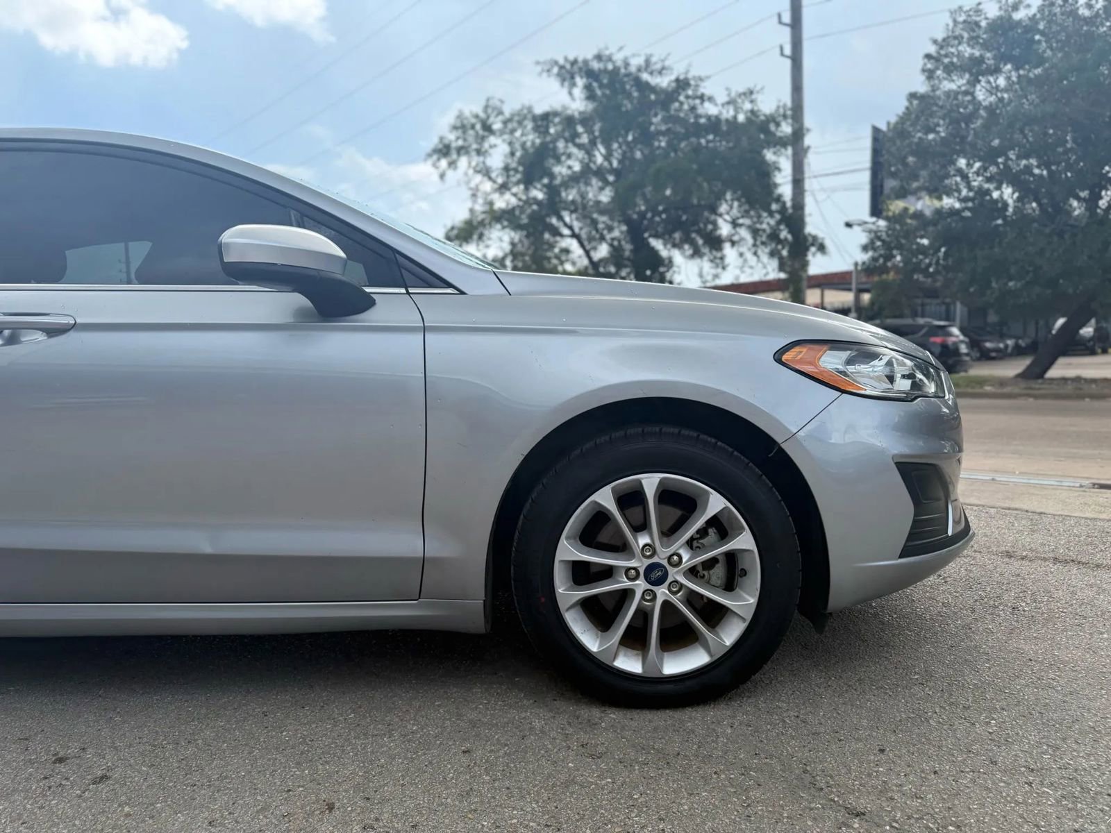 Used 2020 Ford Fusion SE image 28