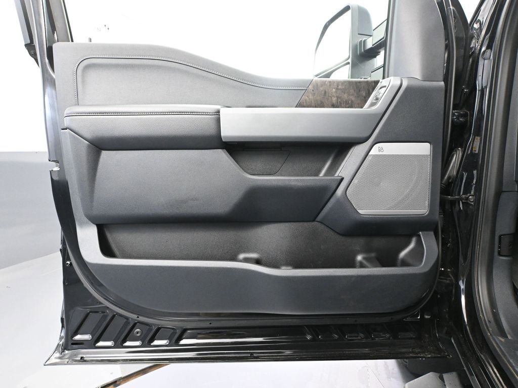 Used 2024 Ford F250 Lariat w/ Black Appearance Package image 19