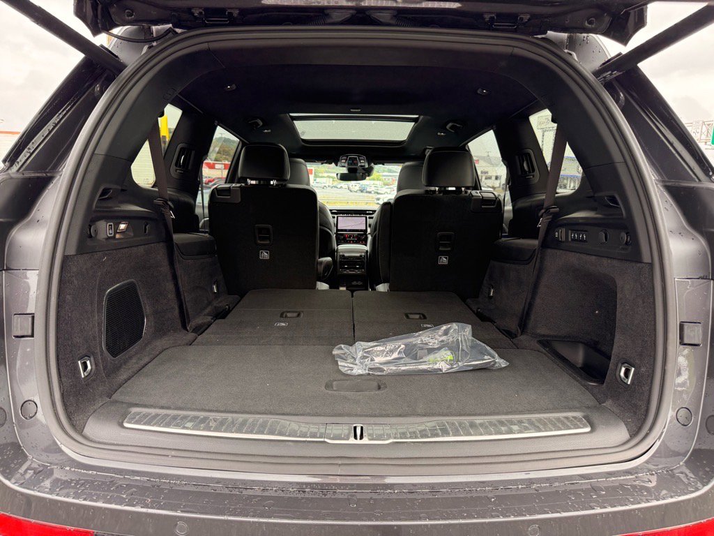 Used 2024 Jeep Grand Cherokee L Overland w/ Trailer Tow Package image 28