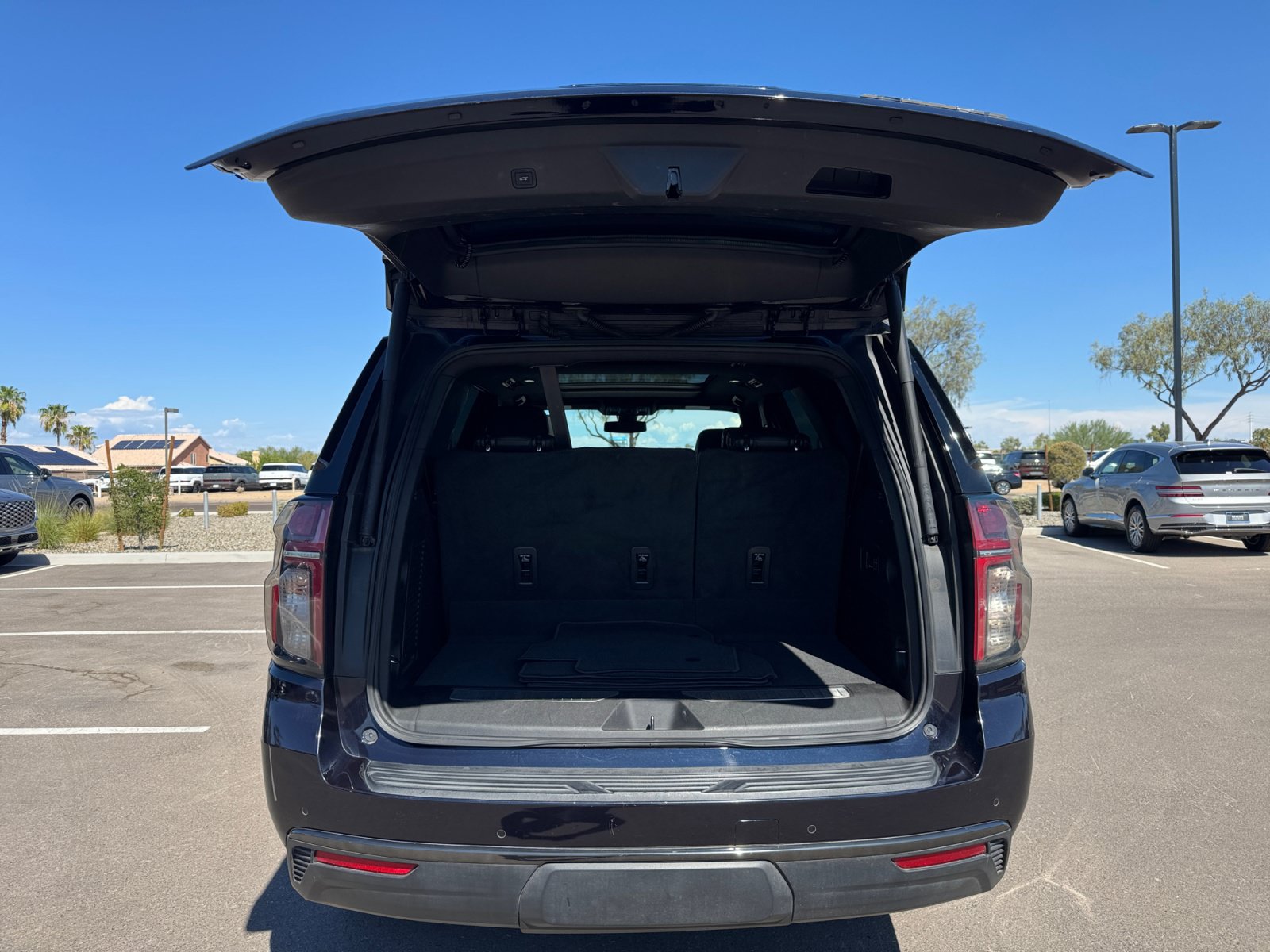 Used 2022 Chevrolet Tahoe RST w/ Luxury Package AWD/4WD image 34