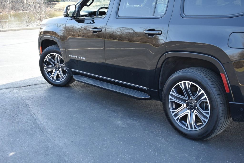 Used 2025 Jeep Wagoneer 4WD w/ Convenience Group I image 7