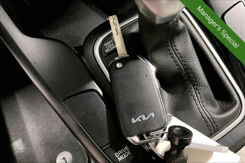Used 2025 Kia Soul LX w/ LX Technology Package FWD image 12