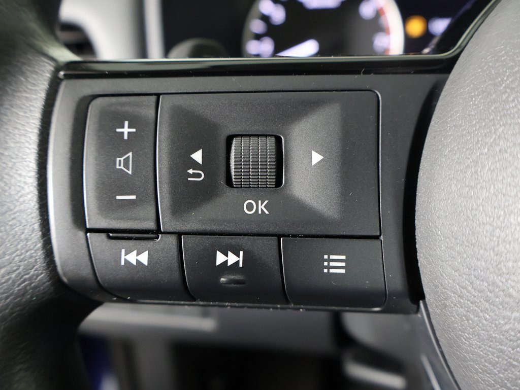 Used 2022 Nissan Rogue SV image 27