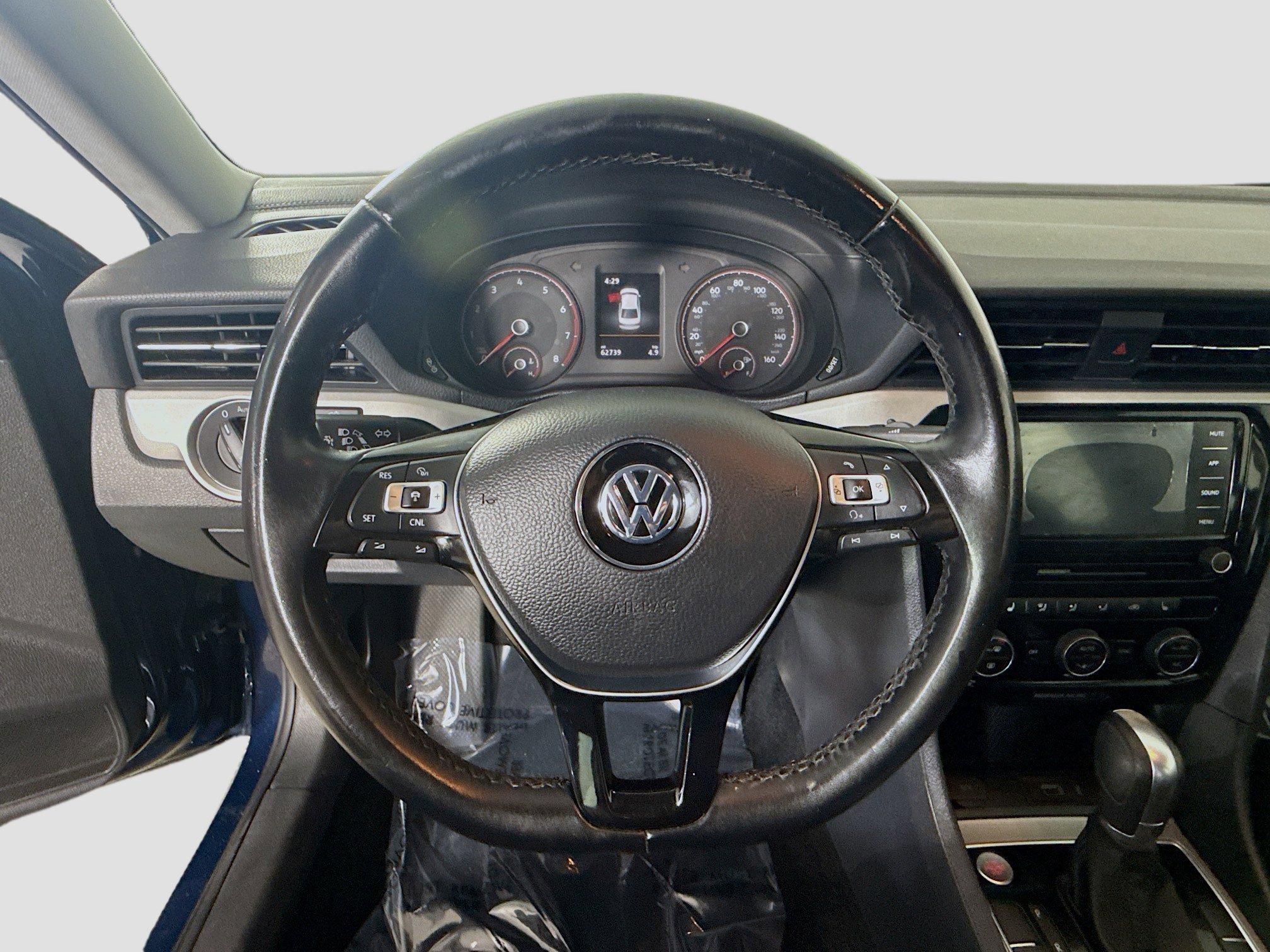 Used 2020 Volkswagen Passat 2.0T SE w/ Sunroof Package image 13