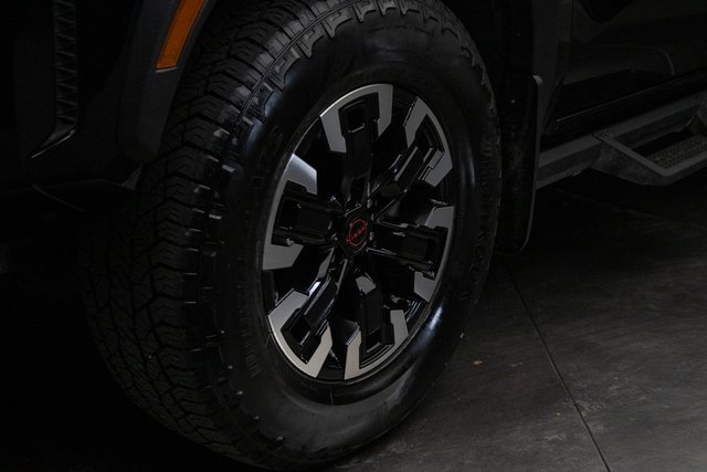 Used 2023 Nissan Frontier PRO-4X image 7