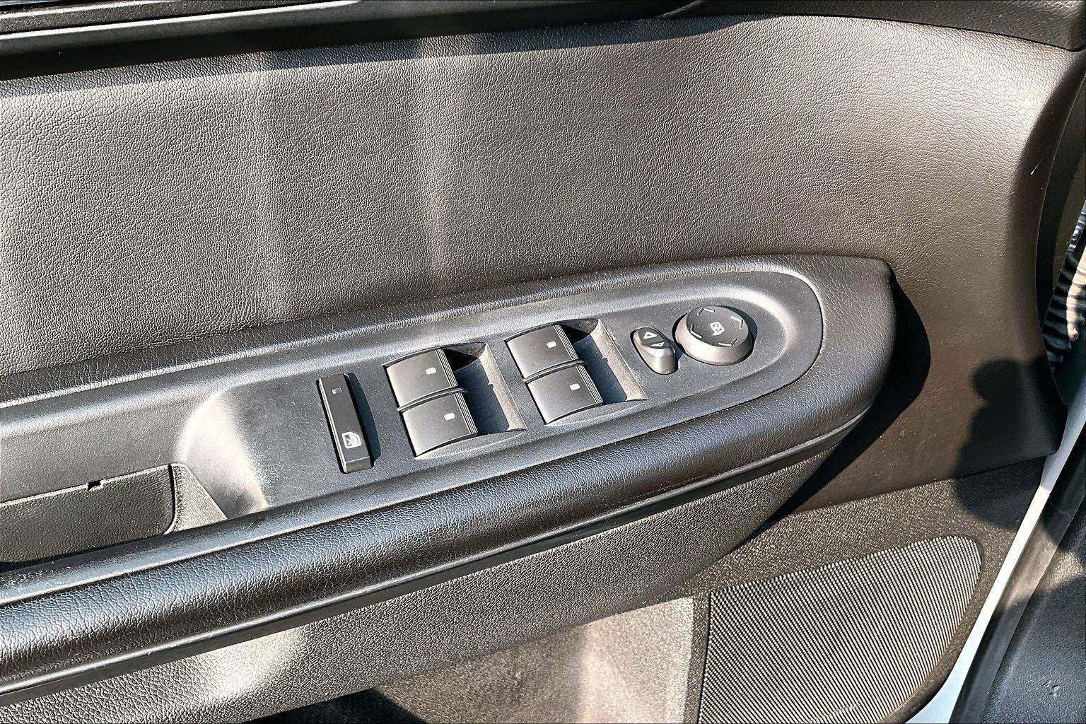 Used 2015 GMC Acadia SLE AWD/4WD image 36