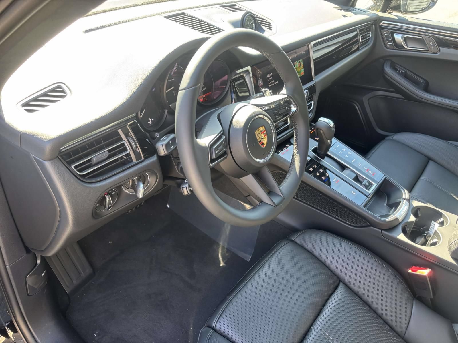 Used 2026 Porsche Macan AWD/4WD image 25
